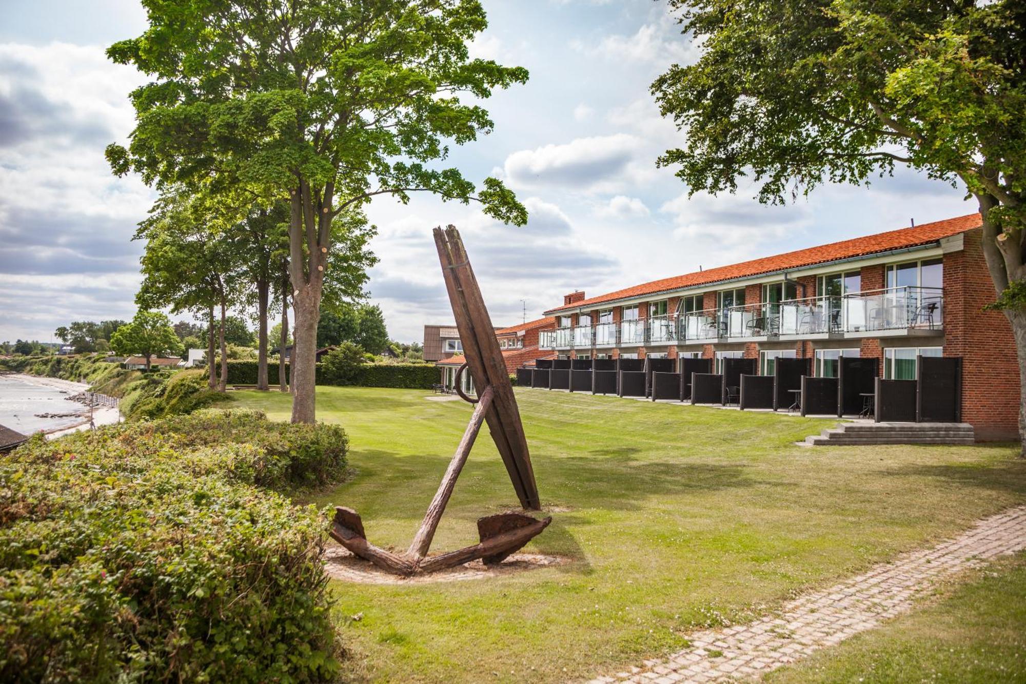 Strandhotel Klinten Aps Rødvig Exteriér fotografie