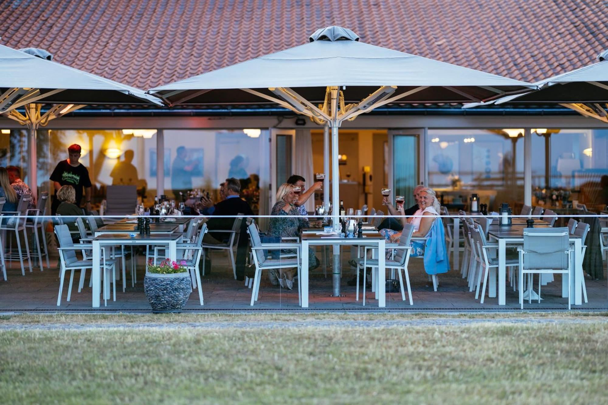 Strandhotel Klinten Aps Rødvig Exteriér fotografie