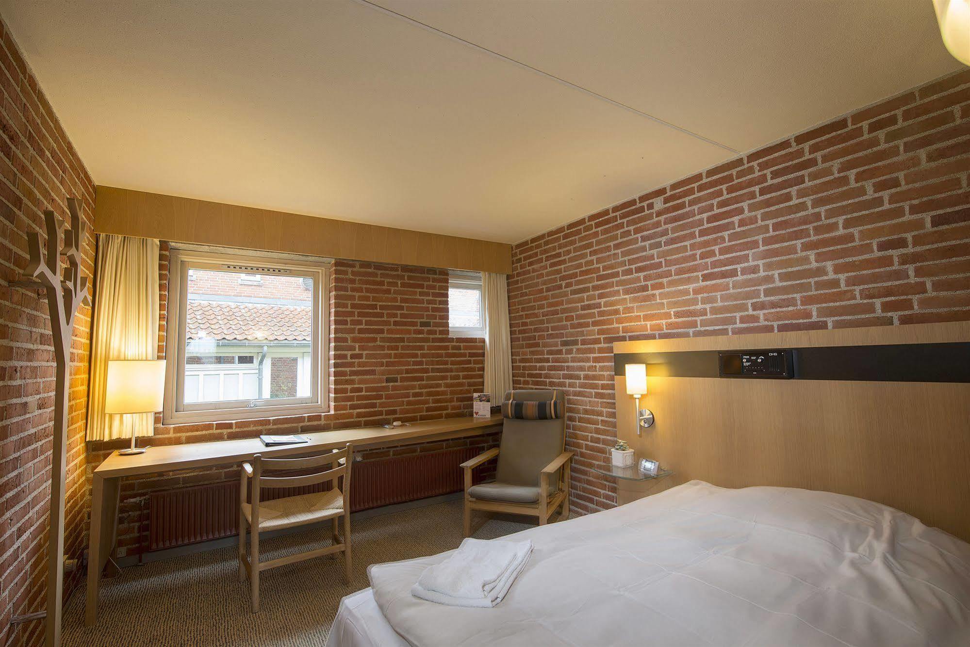 Strandhotel Klinten Aps Rødvig Exteriér fotografie