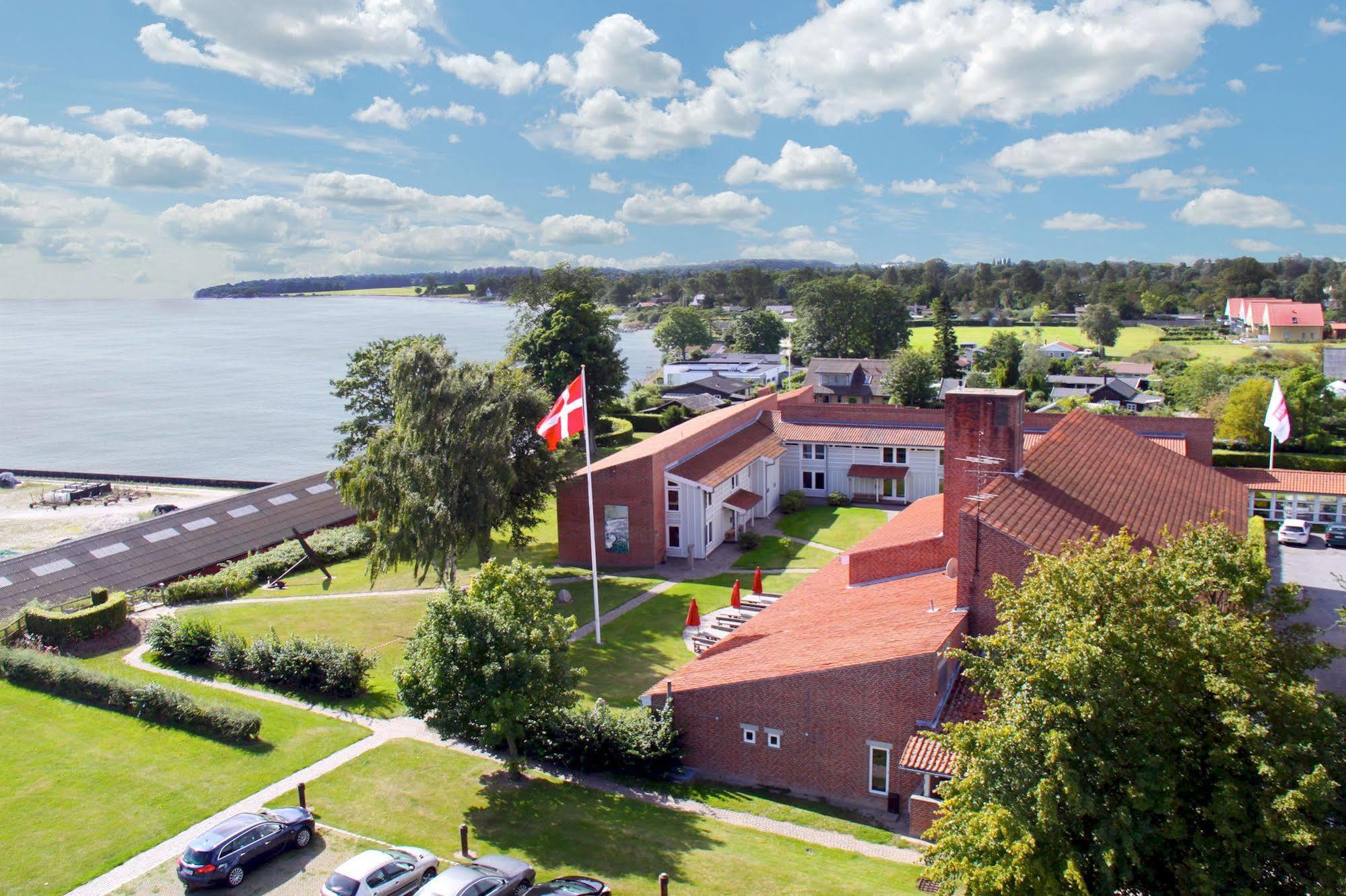 Strandhotel Klinten Aps Rødvig Exteriér fotografie