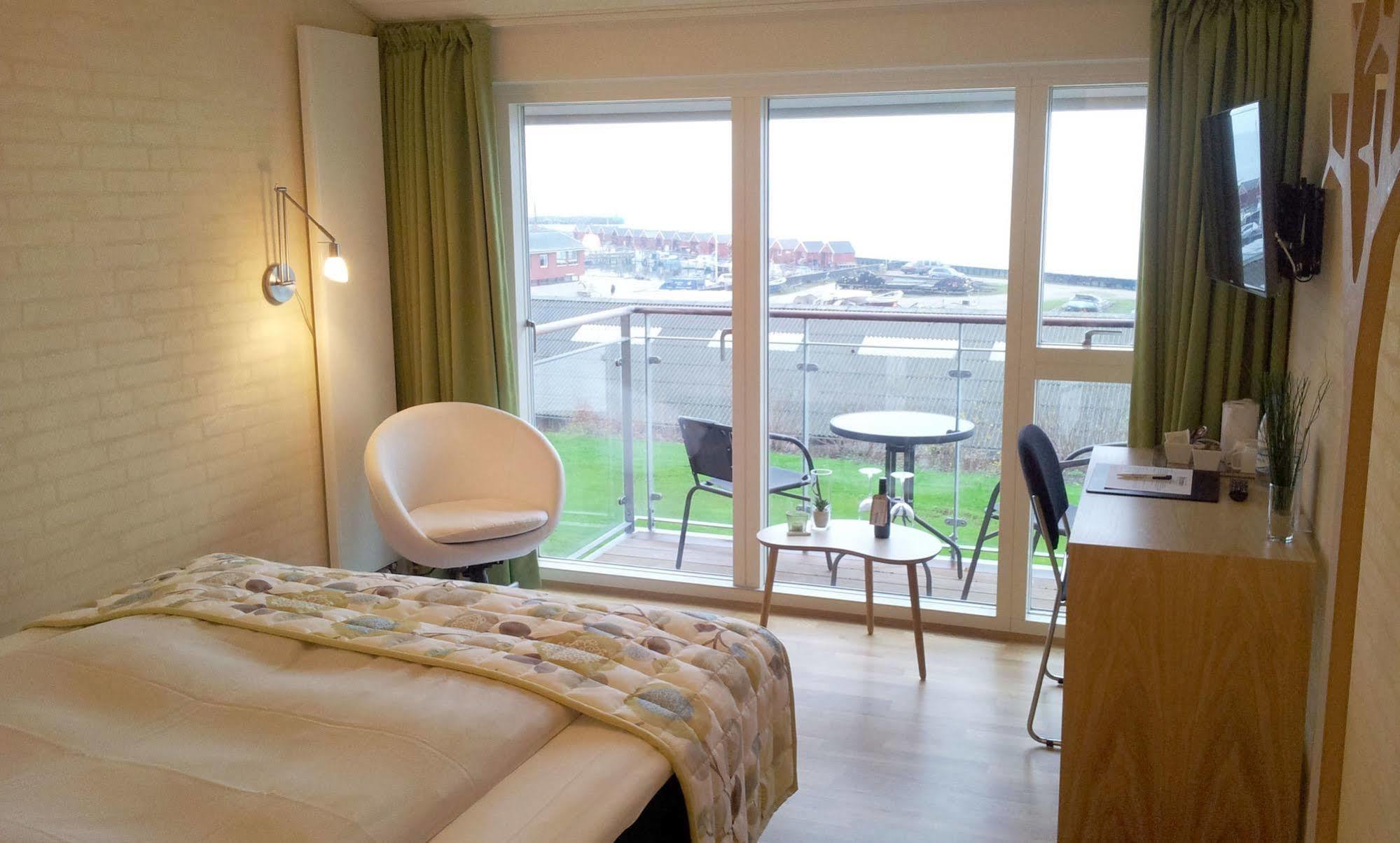 Strandhotel Klinten Aps Rødvig Exteriér fotografie
