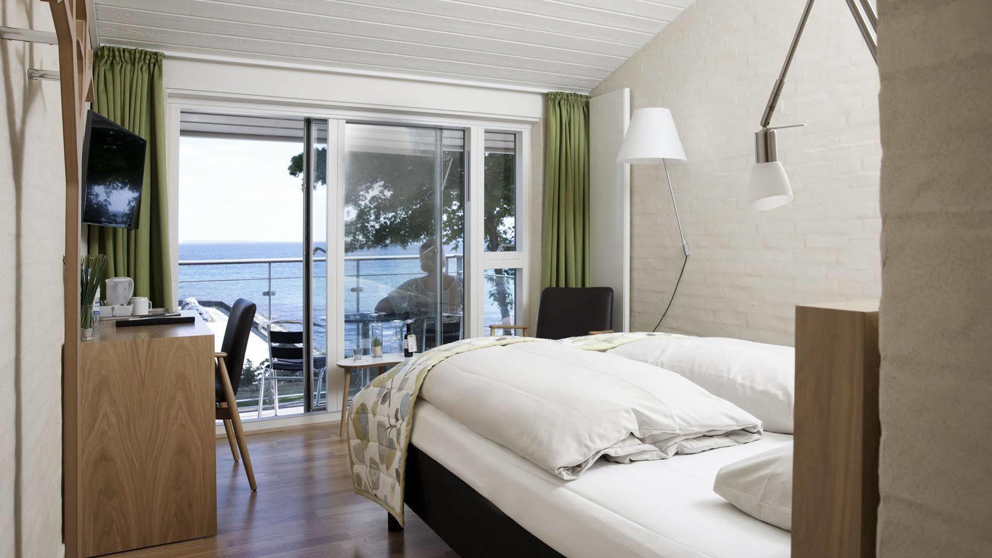 Strandhotel Klinten Aps Rødvig Exteriér fotografie